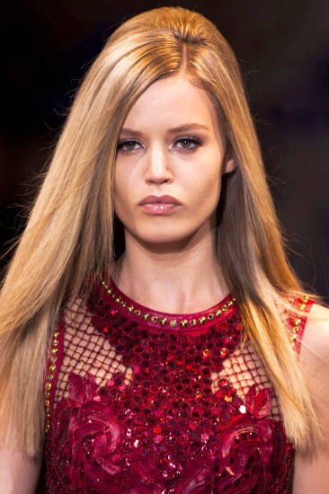 Hair look με όγκο στο fashion show του οίκου Versace-Fall 2014