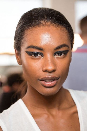 04-cushnie-et-ochs-spring-2015-runway-makeup-eyeliner-h724