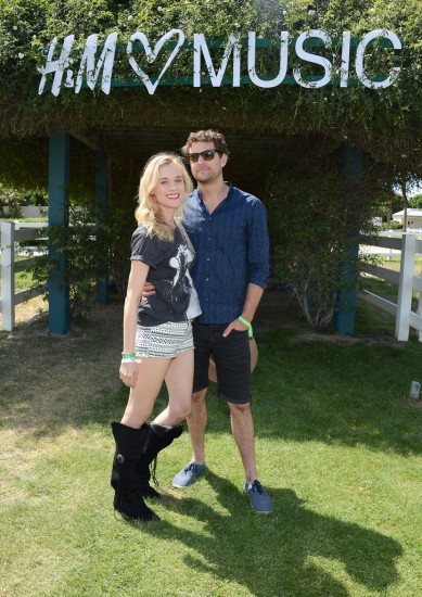 O Joshua Jackson και η Diane Kruger στο περίπτερο της H&M στο Coachella Festival του 2013