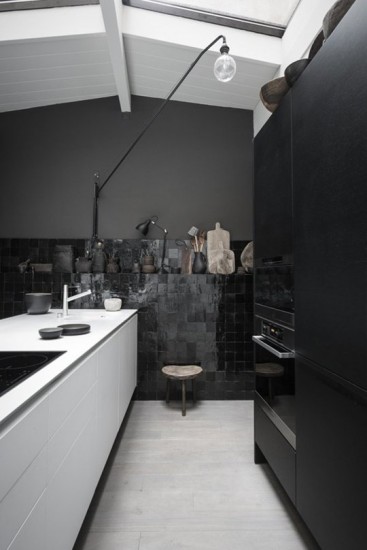 black-white-kitchen-2-via-elle-decoration-by-romain-ricard