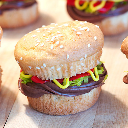 2011-08-29-jucy-lucy-cupcakes-full-burger-500w