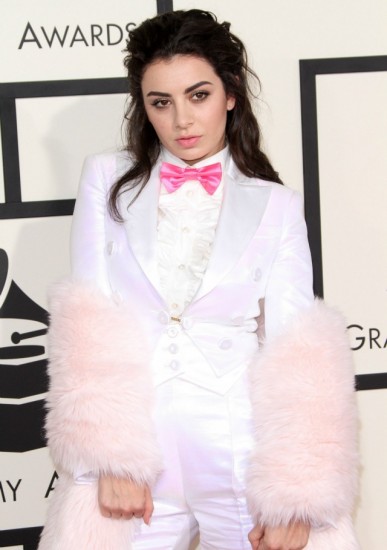Charli-XCX-Party-Down-2015-Grammy-Awards-hair-makeup