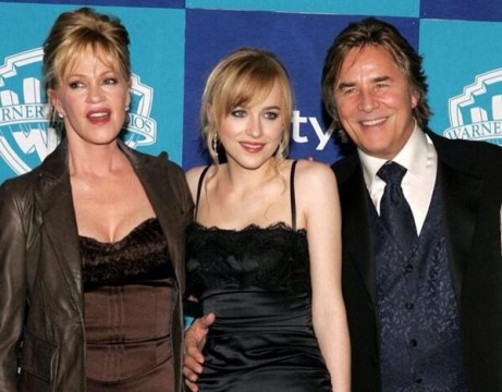 Η Dakota Johnson με τους γονείς της Melanie Griffith & Don Johnson