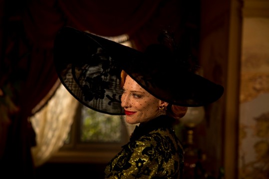 Η Cate Blanchett στο ρόλο της κακιάς μητριάς