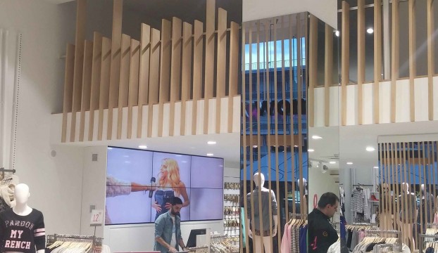 LG Signage case study_Pink woman 2