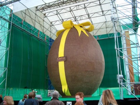 Worlds-Largest-Easter-Egg1