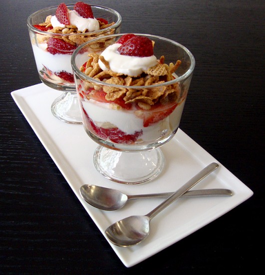 yogurt-strawberries-and-cereals