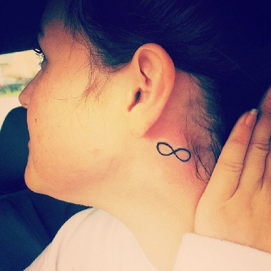 Behind-Ear-infinity-tattoo