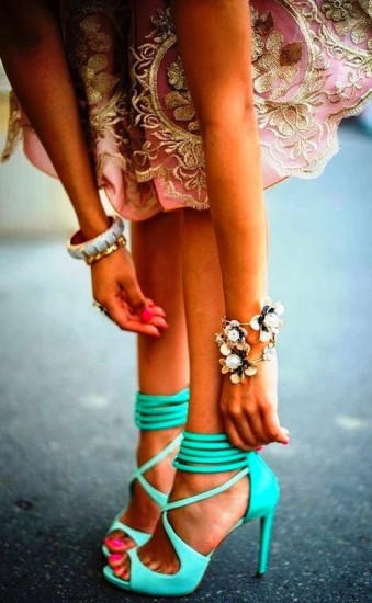 colored-sandals-may-must-have