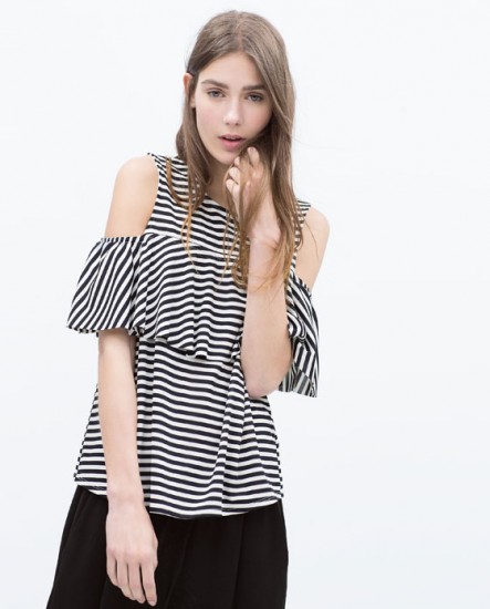 Top με βολάν και ακάλυπτους ώμους Zara (15,99€)