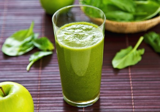 Spinach-and-apple-smoothie