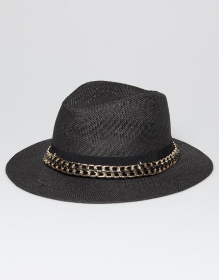 STRAW HAT WITH CHAIN