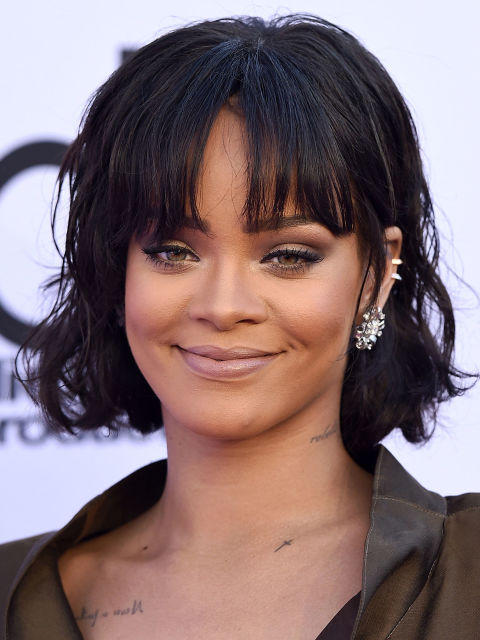 rihanna-oval-face