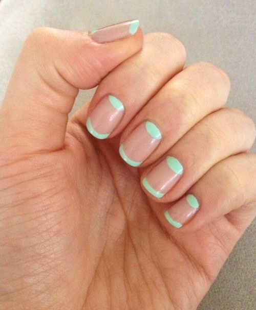 mint-nude-manicure