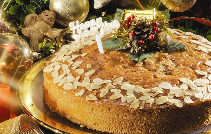 Греческий новогодний пирог. Василопита новогодний греческий пирог рецепт. Василопита в греции. Новогодняя выпечка василопита. Греческий пирог василопита.