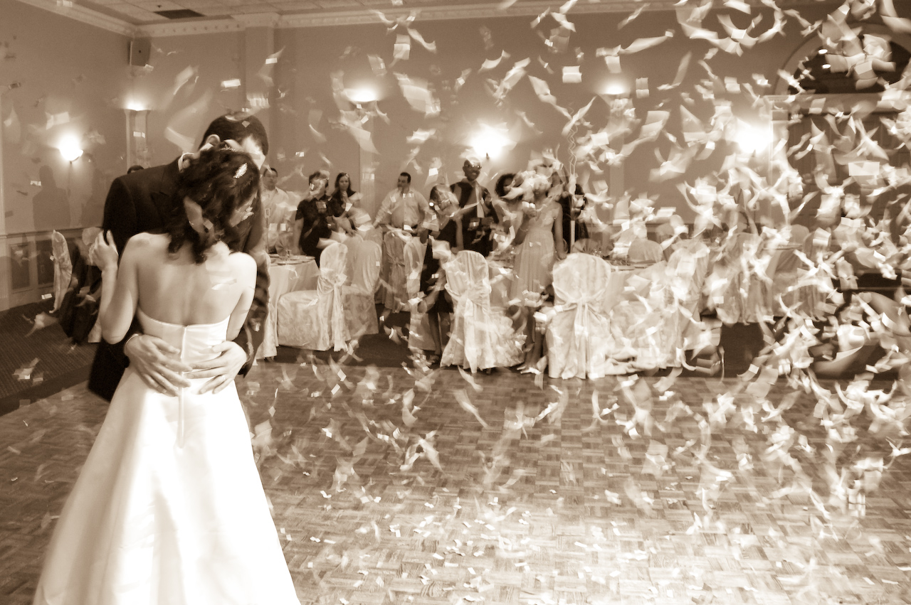 Песня для свадебного танца невесты. Свадебный танец. Свадебный танец жениха и невесты. Первый танец молодоженов. Танец жениха и невесты на свадьбе.
