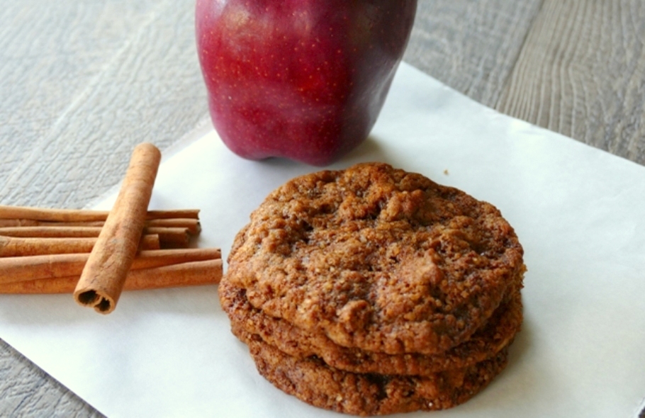 Cookies με μήλο & κανέλα