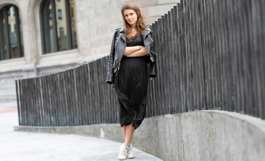 biker jacket + midi φούστα