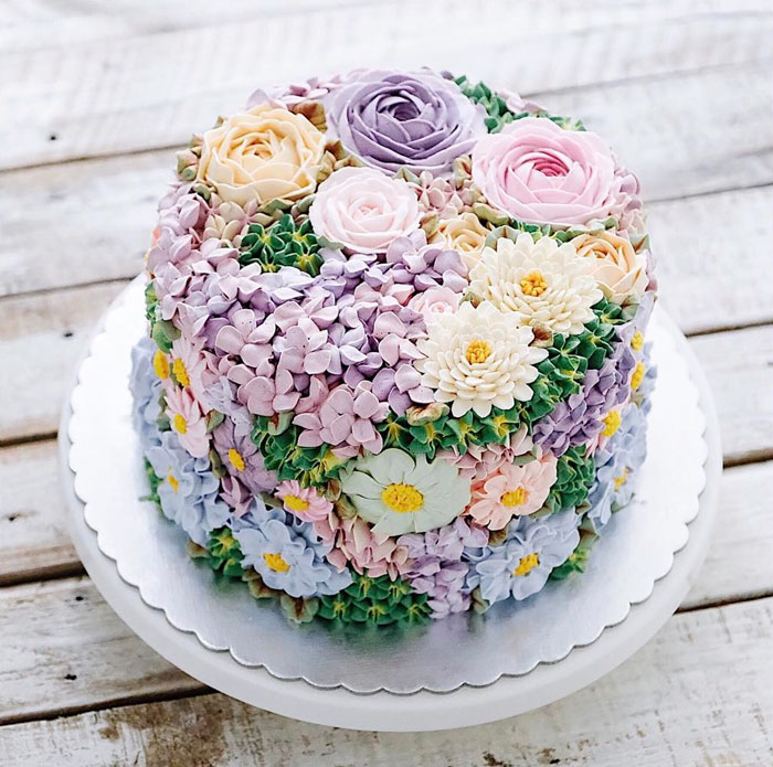 spring-colourful-buttercream-flower-cakes-1-58d8b597158a5__700