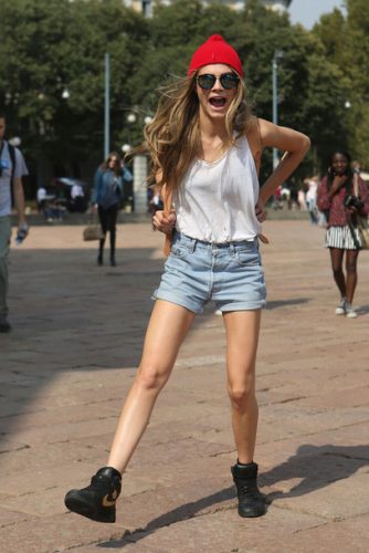 rf5wal-l-610x610-shoes-sneakers-hat-beanie-cara+delevingne-shorts-nike-black-dope-red-jeans-tank-blue-glasses
