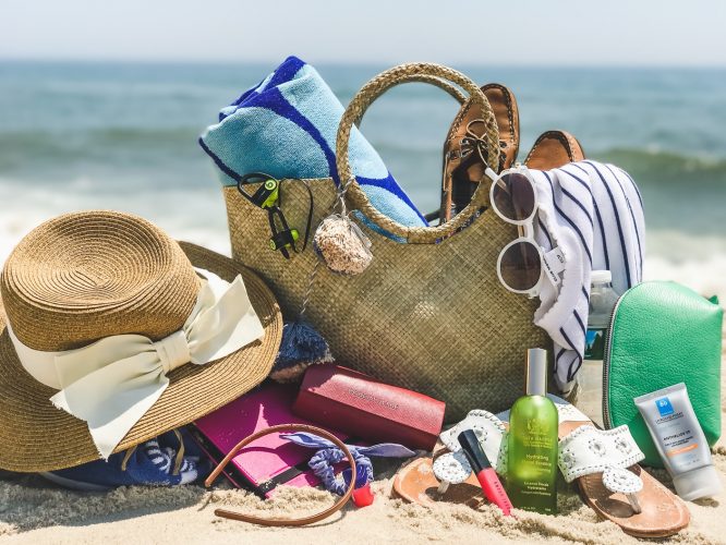 Summer-LifeStyle-Beach-Bag-La-Roche-Posay-Tata-Harper
