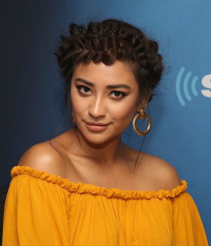 shay-mitchell-crown-praid-yellow