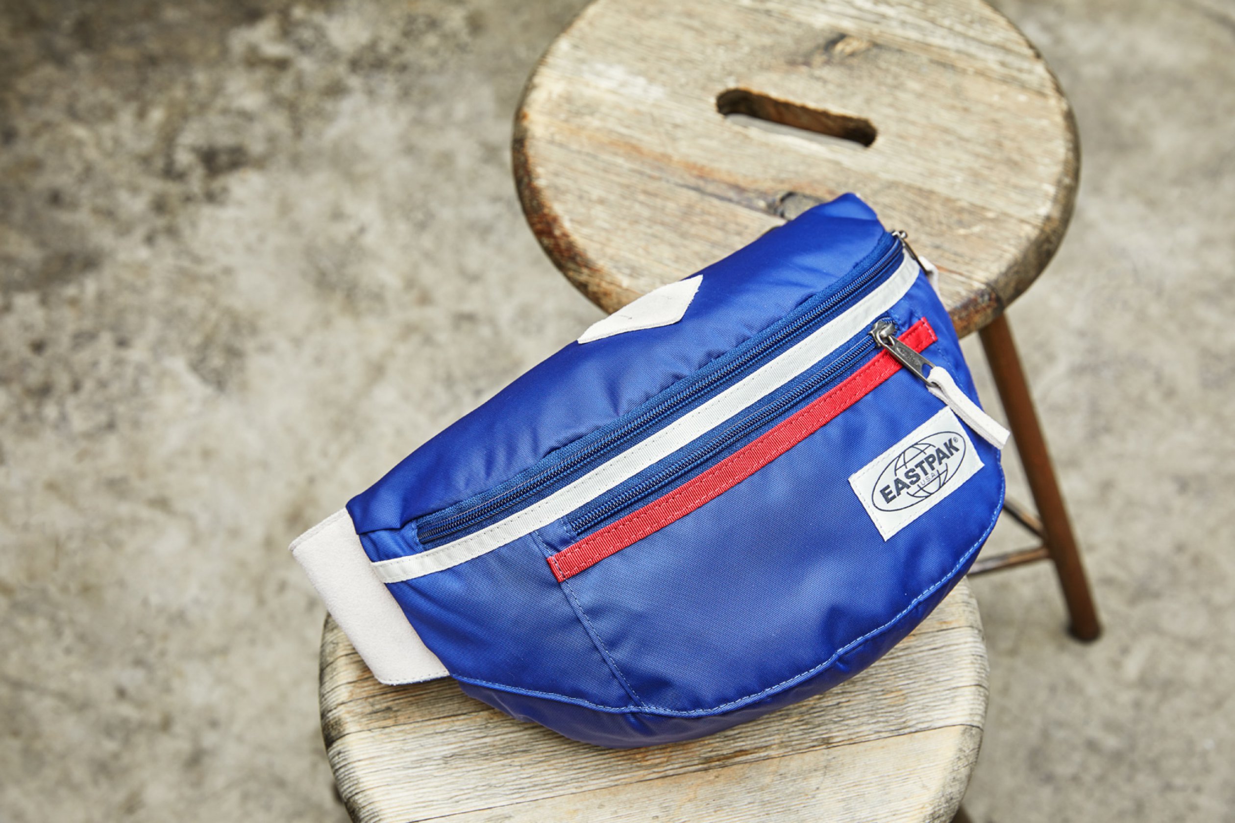 Eastpak_PS_SS19_IntoTheOut_Bundel_IntoRetroBlue_EK01614W_UC101415_mLow