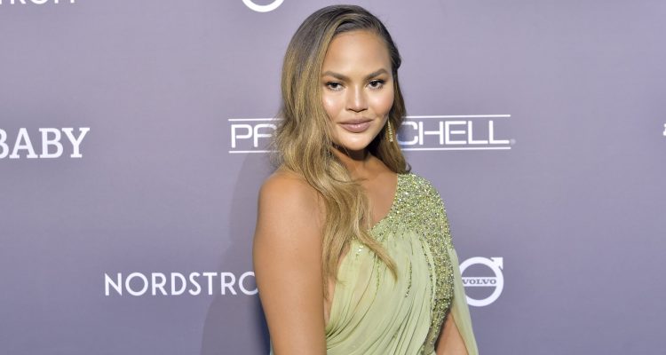 chrissy teigen τατουάζ