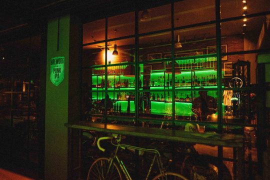 Trade Rode Bar Το Ride Bar άλλαξε ύφος και φέρνει νέες εμπειρίες στην Πειραιώς 187 με ...