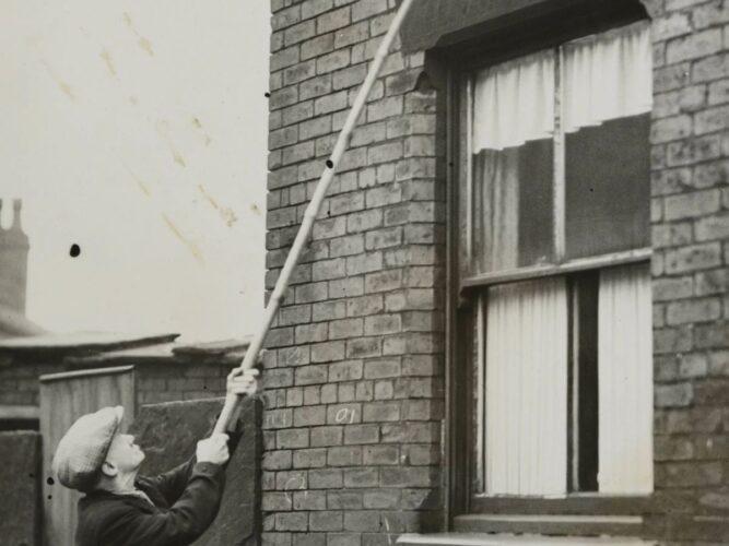 Knocker-Upper